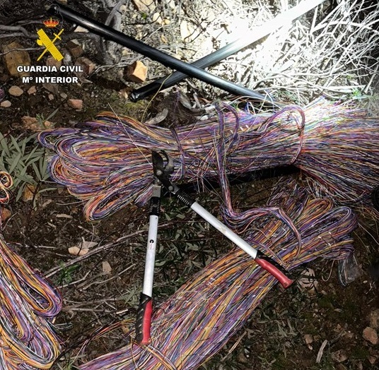 SEPRONA detiene a cuatro personas cuando sustraían cable de cobre cerca de repetidores de telefonía