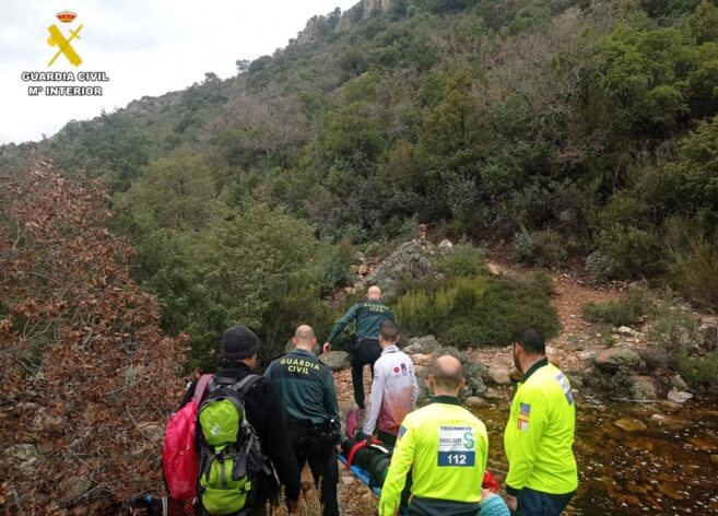 La Guardia Civil rescata en Fuencaliente de Calatrava a una mujer que hacía senderismo en el Barranco de Peña Escrita