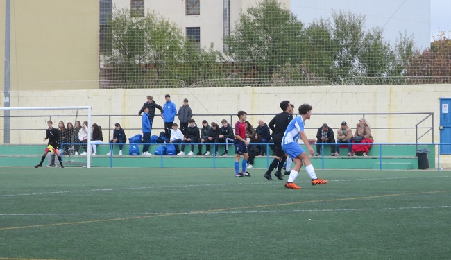 0-2 El encuentro de la Liga Nacional Juvenil, entre la EFB Jesús de la Ossa A y el CD EF Albacer se resolvió en los diez primeros minutos de juego.