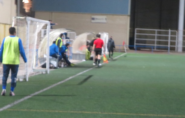 Derrota en el último minuto y de penalti, con cuatro tarjetas roja y dos amarillas en el m. 90 para jugadores del equipo taranconero