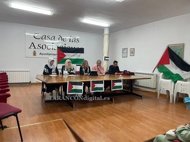 Tarancón aboga por la Paz en Gaza: una treintena de personas participaban este viernes en una concentración convocada por CATP