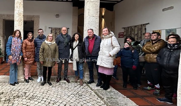 «Luz y Color»: La Exposición Pictórica de Lali García ilumina el patio de columnas de Casa Parada en Tarancón