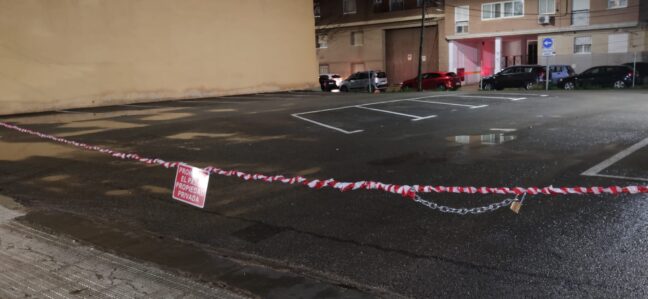 Cuenca Ahora expone las quejas en Tarancón por el cierre del aparcamiento en la Avenida Miguel de Cervantes y denuncia falta de transparencia en el contrato municipal