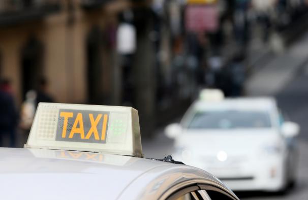 El Gobierno regional destinará 100.000 euros para que los taxis puedan continuar adaptando sus vehículos a las personas con movilidad reducida