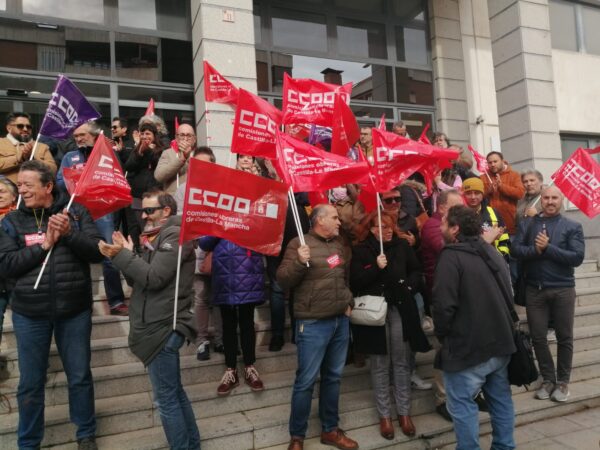 Los representantes del cuerpo de agentes medioambientales de CCOO-CLM encerrados durante 24 horas en Función Pública advierten de que mantendrán la movilización