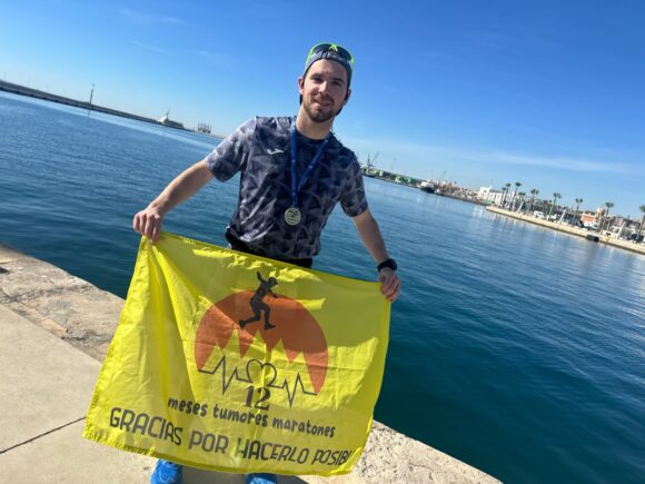 Daniel Caballero completa la Media Maratón de Alicante, previa a la segunda prueba del reto ‘12 meses tumores maratones”