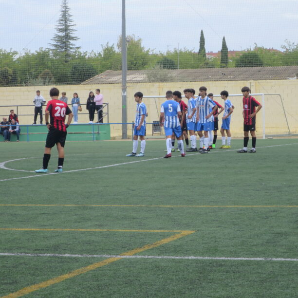 En la liga Nacional Juvenil Grupo XV, el equipo de la EFB Jesús de la Ossa, recibe al CDB FB Atlético Puertollano, viernes a las 7.30 de la noche en el campo San Isidro, con la esperanza de romper la racha ante este equipo