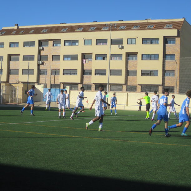 Los juveniles A de la EFB Jesús de la Ossa y el CD Illescas, se reparten los puntos en el campo San Isidro