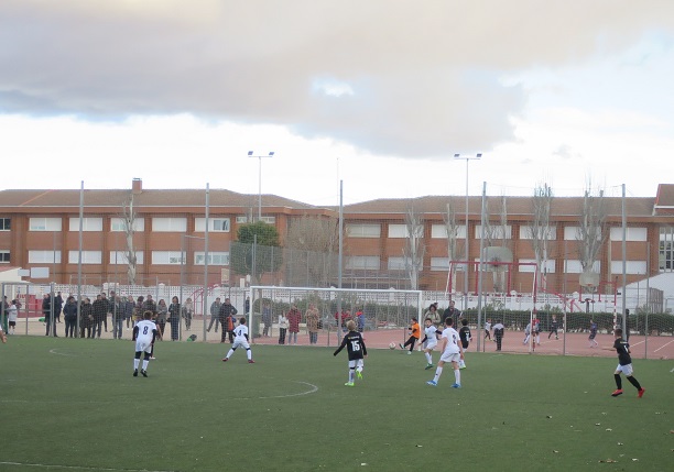 Ante la sexta jornada, la Liga Quijote Globalcaja de Fútbol 8 Benjamín, mantiene como líder al equipo A de la EFB Jesús de la Ossa, siendo ademas el equipo mas realizador y menos encajador.