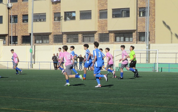 Difícil escollo para el equipo Juvenil A de la EFB Jesús de la Ossa, en su primera visita a Cazalegas (Toledo) en la Liga Nacional Juvenil, Grupo XV