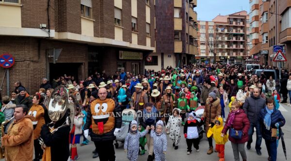 Alta participación en el desfile infantil de Carnaval en Tarancón que ha desafiado a las bajas temperaturas