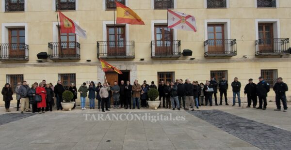 Tarancón se suma a la convocatoria de la FEMP con un minuto de silencio por los Guardias Civiles muertos en Barbate en acto de servicio