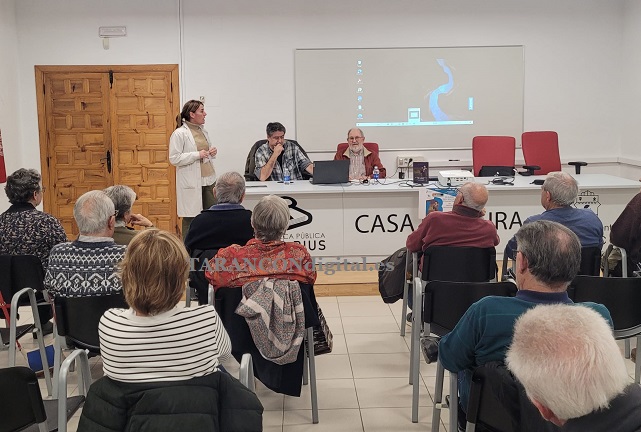 Timoteo Cruces Gaitán desvela «El Álamo en el Siglo XX: otra historia» en la Biblioteca Municipal Luis Rius a través de la ARMHC