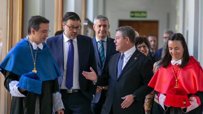 Castilla-La Mancha prepara un acuerdo con la Universidad para hacer de los hospitales de la región plataformas de estudio