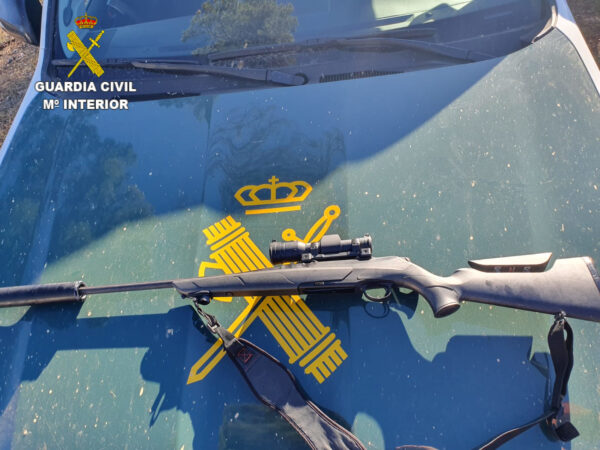 La Guardia Civil interviene 3 silenciadores  de arma de fuego utilizados para la caza