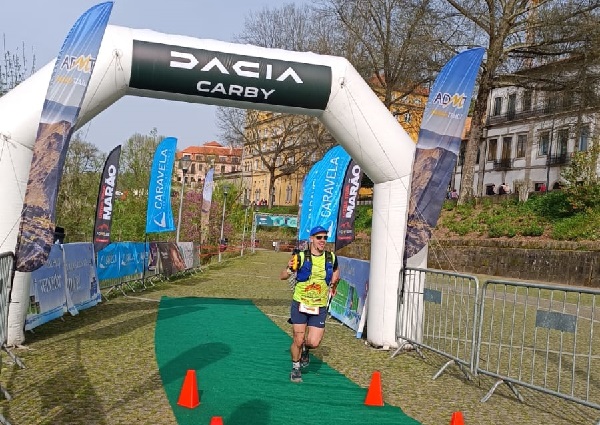 Daniel Caballero completa en Portugal la tercera maratón del reto ‘12 meses tumores maratones’