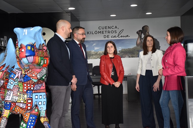Dos personas atenderán a los visitantes en la Oficina de Turismo de la estación Fernando Zóbel gracias a la Diputación