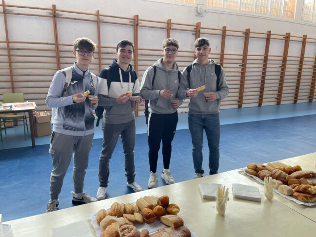Manos Unidas y el IES La Hontanilla de Tarancón celebran la chocolatada solidaria dentro de la campaña ‘El efecto ser humano’