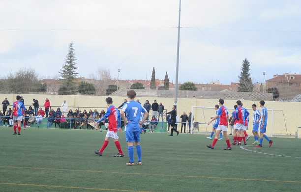 En el grupo V Territorial Juvenil, el equipo B de la EFB Jesús de la Ossa, visita al líder del grupo Ciudad Encantada en partido nocturno el sábado