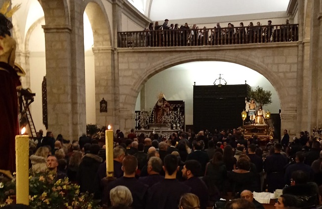 La lluvia provocó la suspensión de la Procesión del Silencio en Tarancón, pero la música de Semana Santa resonó en el interior de la iglesia!
