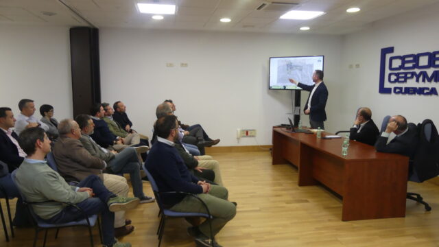 La Junta Directiva de Ceoe Cepyme Cuenca conversa con Toroverde sobre las necesidades empresariales del parque