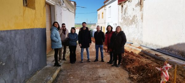 El Gobierno regional y el Ayuntamiento de El Hito invierten cerca 176.000 euros en la renovación de la red de abastecimiento de agua