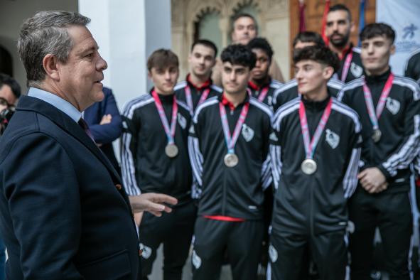 García-Page subraya que la identidad “positiva” y “optimista” de Castilla-La Mancha permite también sostener inversiones en “deporte o educación”