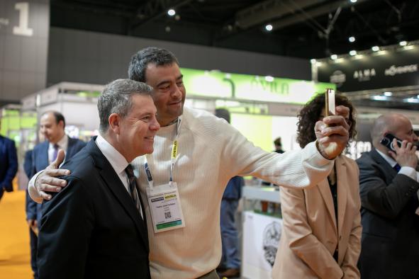 García-Page destaca la importancia del sector agroalimentario de Castilla-La Mancha que es “el doble que en el conjunto de España”