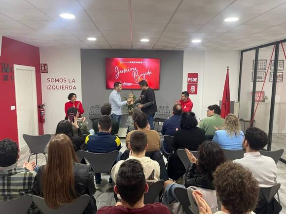 Juventudes Socialistas de Tarancón, entregan el I Premio Jerónimo Bujeda a la Asociación para la Recuperación de la Memoria Histórica de Cuenca