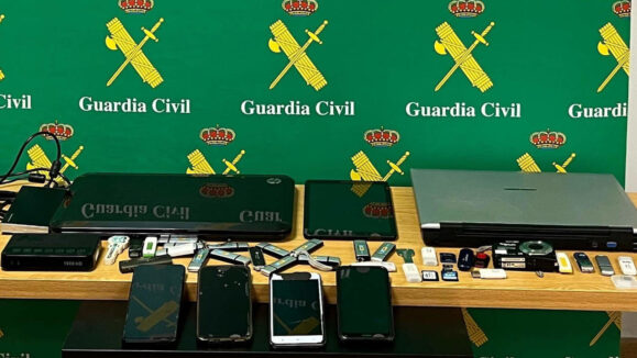 Investigados 8 menores por distribuir pornografía infantil.