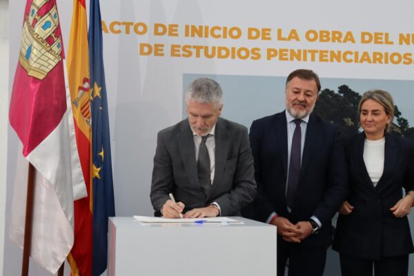 Grande-Marlaska destaca la “formación de excelencia de los funcionarios” en el inicio de las obras del Centro de Estudios Penitenciarios