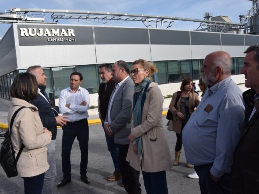 La Diputación de Cuenca moviliza efectivos de los tres parques de bomberos para sofocar un incendio en las granjas de Rujamar