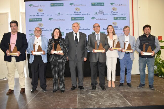 Asaja Cuenca entrega sus reconocimientos en un multitudinario acto de clausura de su Asamblea general anual