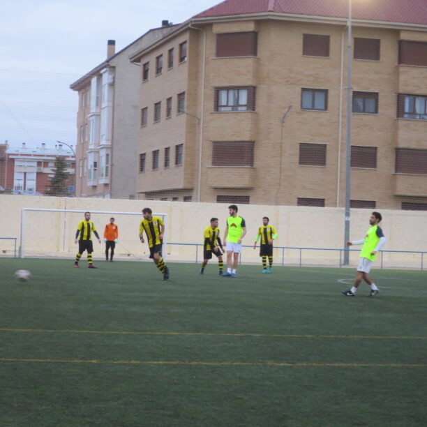 Aunque no ha sido una jornada de tantos goles como viene siendo habitual en la liga Local de F 7, Memorial David Gómez si ha habido dos hat trick en la décimo octava jornada.