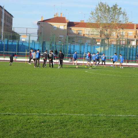 Primera visita del CD Tarancon a la Ciudad Deportiva Enjoy para disputar el encuentro ante el segundo clasificado CD Cazalegas Élite Ebora Formación.