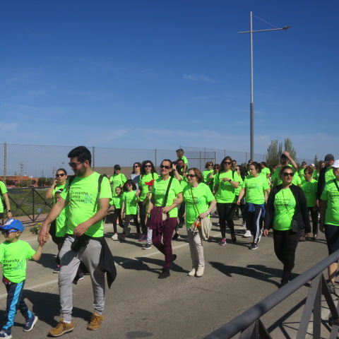 La “marea verde” solidaria, recorrió las calles de Tarancon en una matinal primaveral