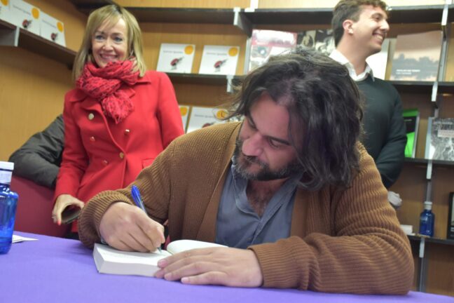 Los lectores vencen a la lluvia para ir a las presentaciones de Manuel Jabois y Luis Landero dentro de Cuenca Lee 2024