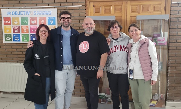 La sesión de narración oral de Félix Albo llena la Casa de la Cultura de Tarancón en el Día del Libro