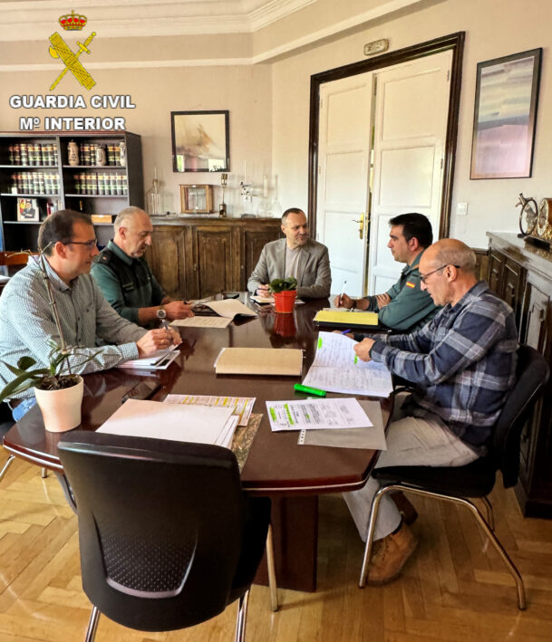 La Guardia Civil se reúne con la Delegación  Provincial de Sanidad