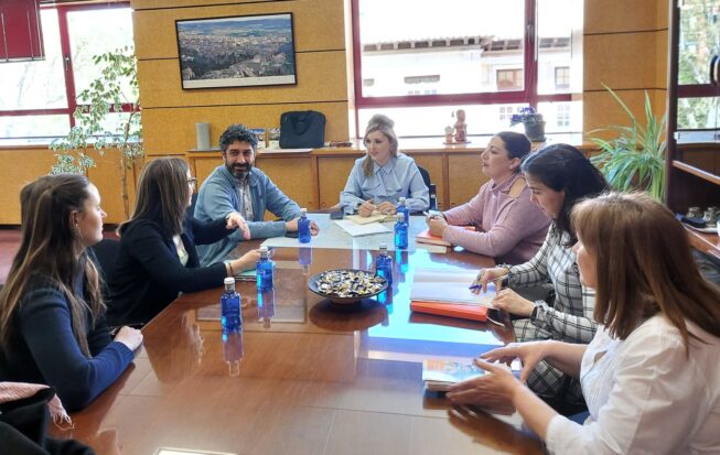 El Gobierno regional y AMIAB estrechan su colaboración para favorecer la inclusión laboral de las personas con discapacidad de la provincia