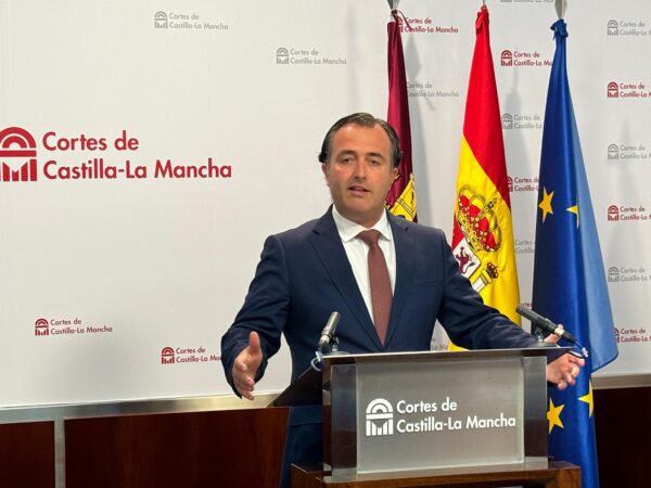VOX lleva al Pleno de mañana una moción para que el gobierno de Page priorice la compra de producto nacional y regional en los centros dependientes de la Junta
