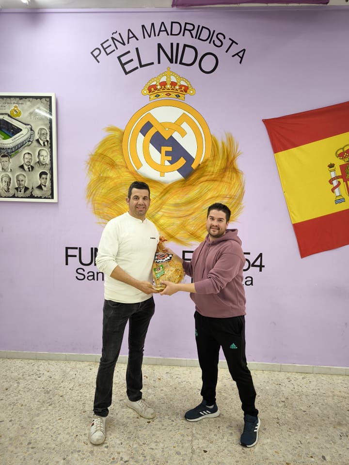 La Peña Madridista El Nido de Santa Cruz de la Zarza concede la Insignia de oro de la misma a titulo póstumo al que fuera presidente del Real Madrid Lorenzo Sanz