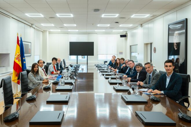 La ministra Elma Saiz se reúne con representantes patronales de provincias despobladas para impulsar su desarrollo empresarial y atraer inversiones