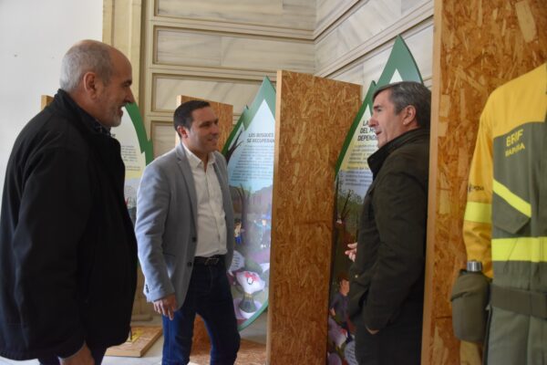 La Diputación de Cuenca acoge una exposición dedicada a que los niños y niñas se conciencien de la lucha contra los incendios