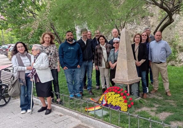 Ofrenda floral de los familiares de los conquenses deportados a los campos de concentración nazis