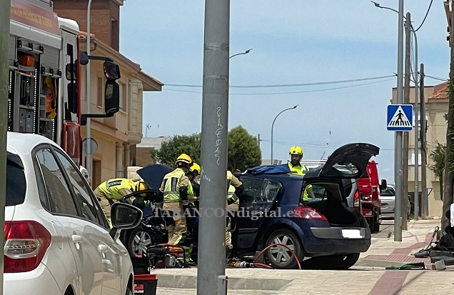 Tres personas han resultado heridas en un accidente de tráfico ocurrido esta tarde en el casco urbano de Tarancón