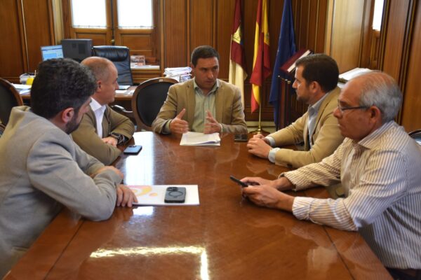 Martínez Chana se reúne con el presidente de AMIAB para continuar trabajando por la integración laboral de las personas con discapacidad