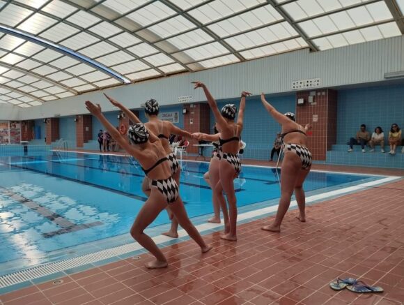 La piscina Municipal de Tarancón acogió un exitoso Campeonato de Castilla la Mancha de Natación Artística con las mas destacadas nadadoras sincronizadas de la Región