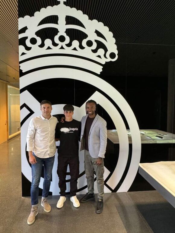 El jugador de Santa Cruz de la Zarza (Cadete). Álvaro Lezcano Muñoz, firma como Juvenil A con el Rea Madrid.