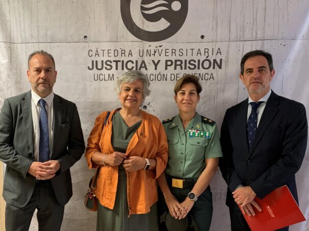 La subdelegada del Gobierno inaugura el curso de la UCLM dedicado a ‘Policías con Estatuto Militar’